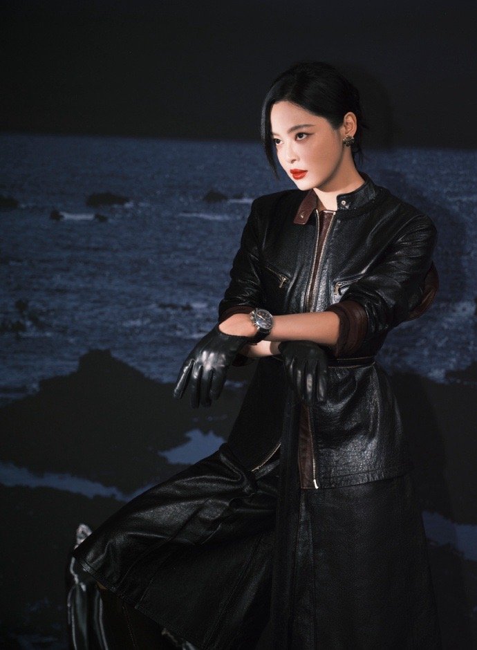 辛芷蕾不愧是演过飞行员的人 辛芷蕾确实以其独特的气质和出众的装扮赢得了众多粉丝的