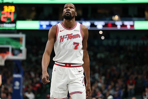 火箭输独行侠，其实关键的一点还是没有一名合格的控卫。申京下去了，更没人处理球了，