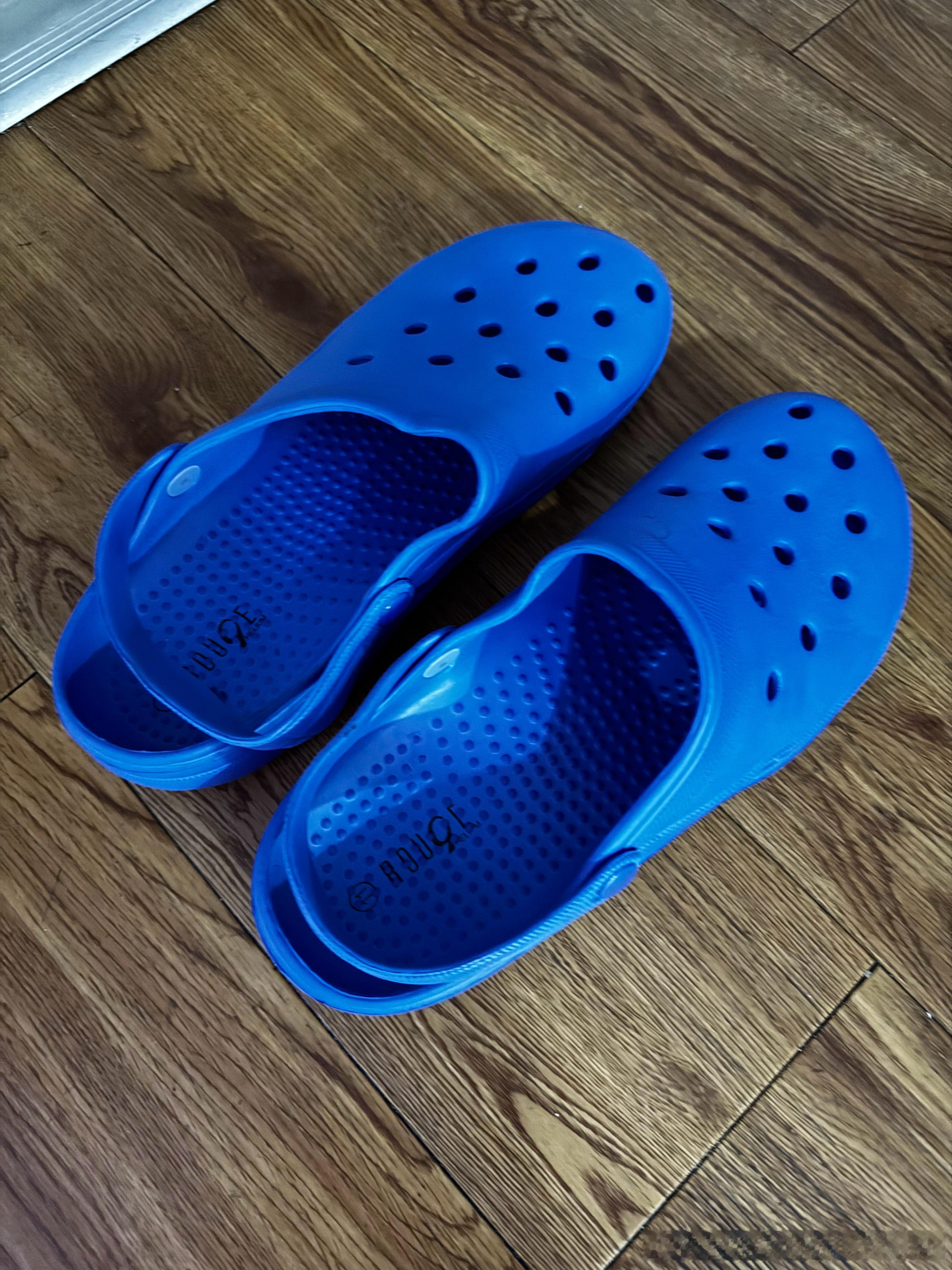 美国的东西好便宜啊，买了一双洞洞鞋，3.2美元