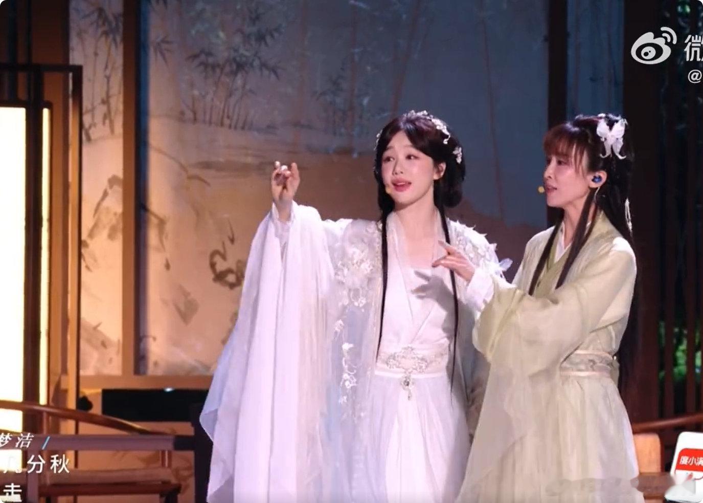 冷夜 好美好好听乘风2026旋律婉转治愈，舞台布景和演绎完美契合，每一帧都像电影