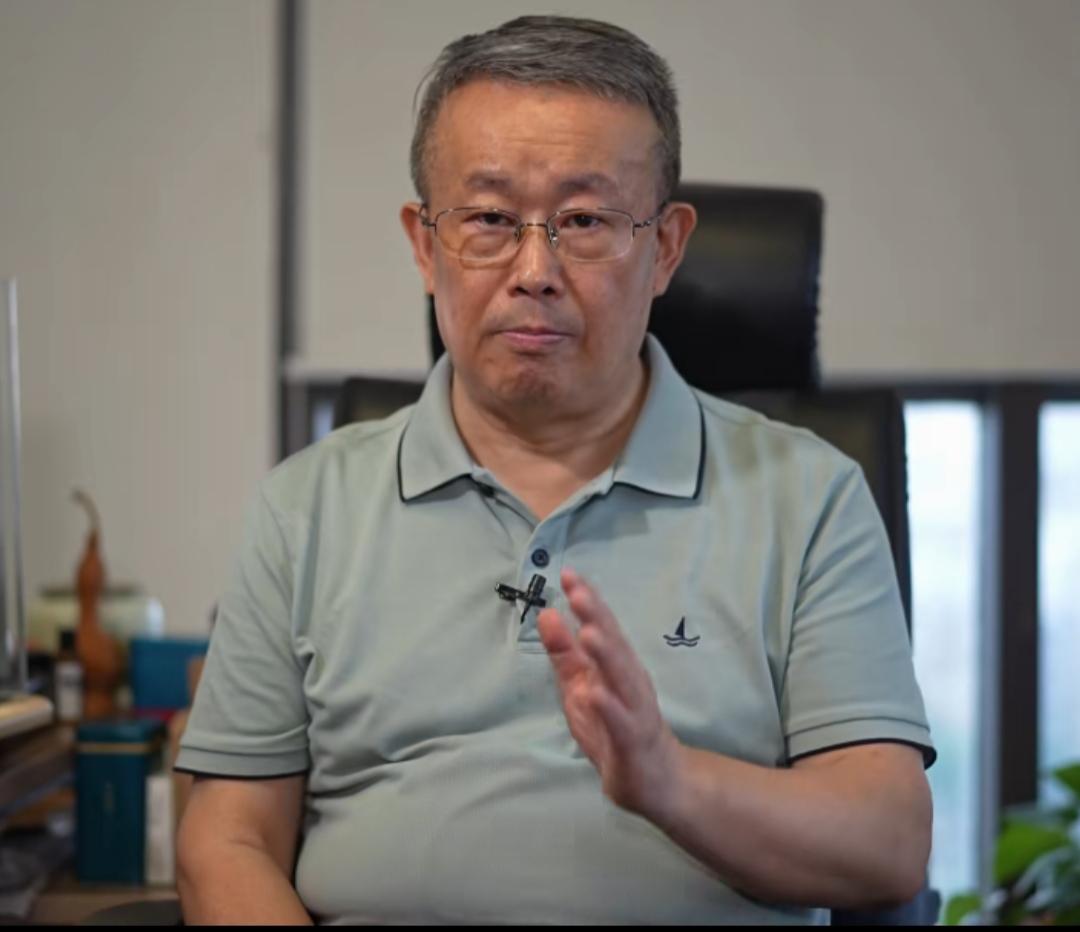 项立刚先生点赞华为Mate80 Pro Max屏幕。
作为鸿蒙6生态下的一款明星