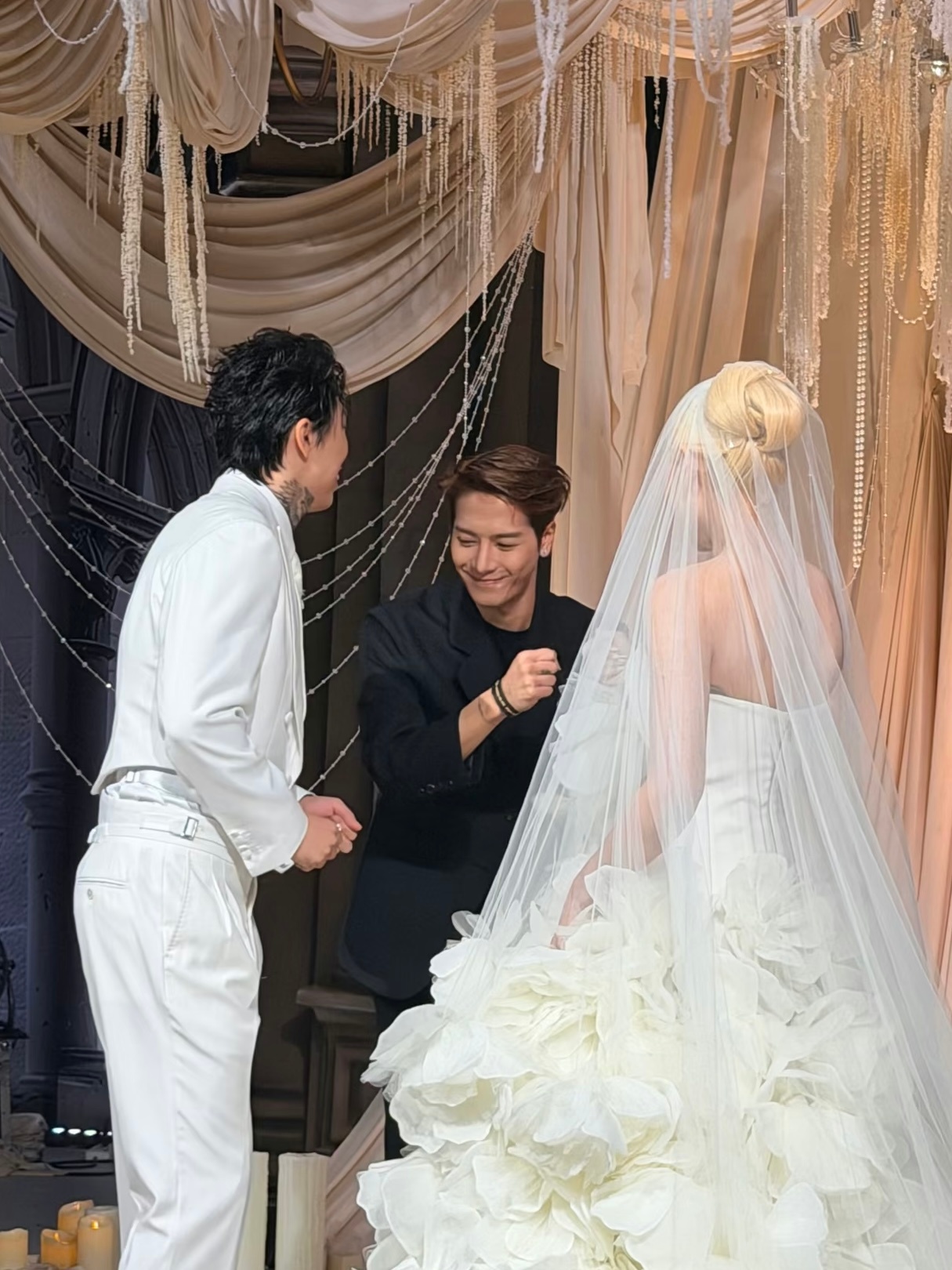 我晕倒了 王嘉尔的杀伤力太大了 ​​​