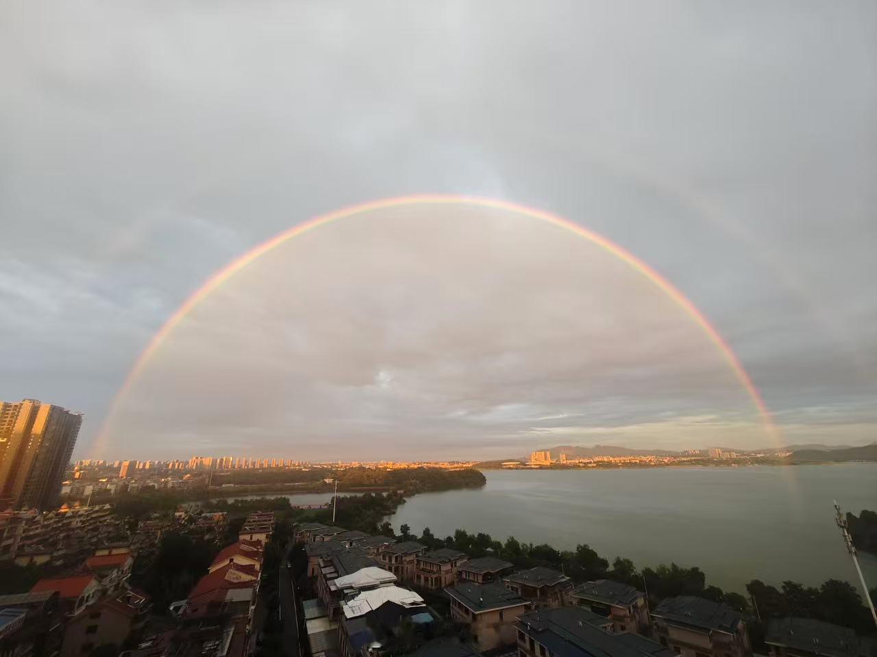 听说今天长沙有彩虹🌈，真的有彩虹，看图。好运连连。 