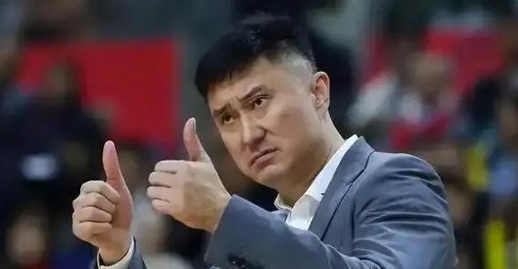 杜指导为了广东篮球全家总动员！

姐姐特意在东莞开了家新疆羊肉店，不光让队里的新