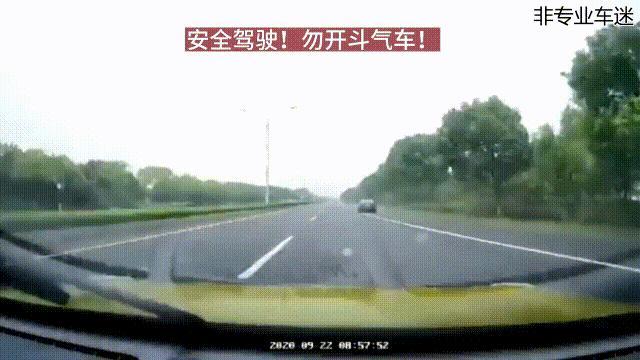 领克：“不领先别克，怎能叫‘领克’？”
别克：“不别住领克，怎能叫‘别克’？”