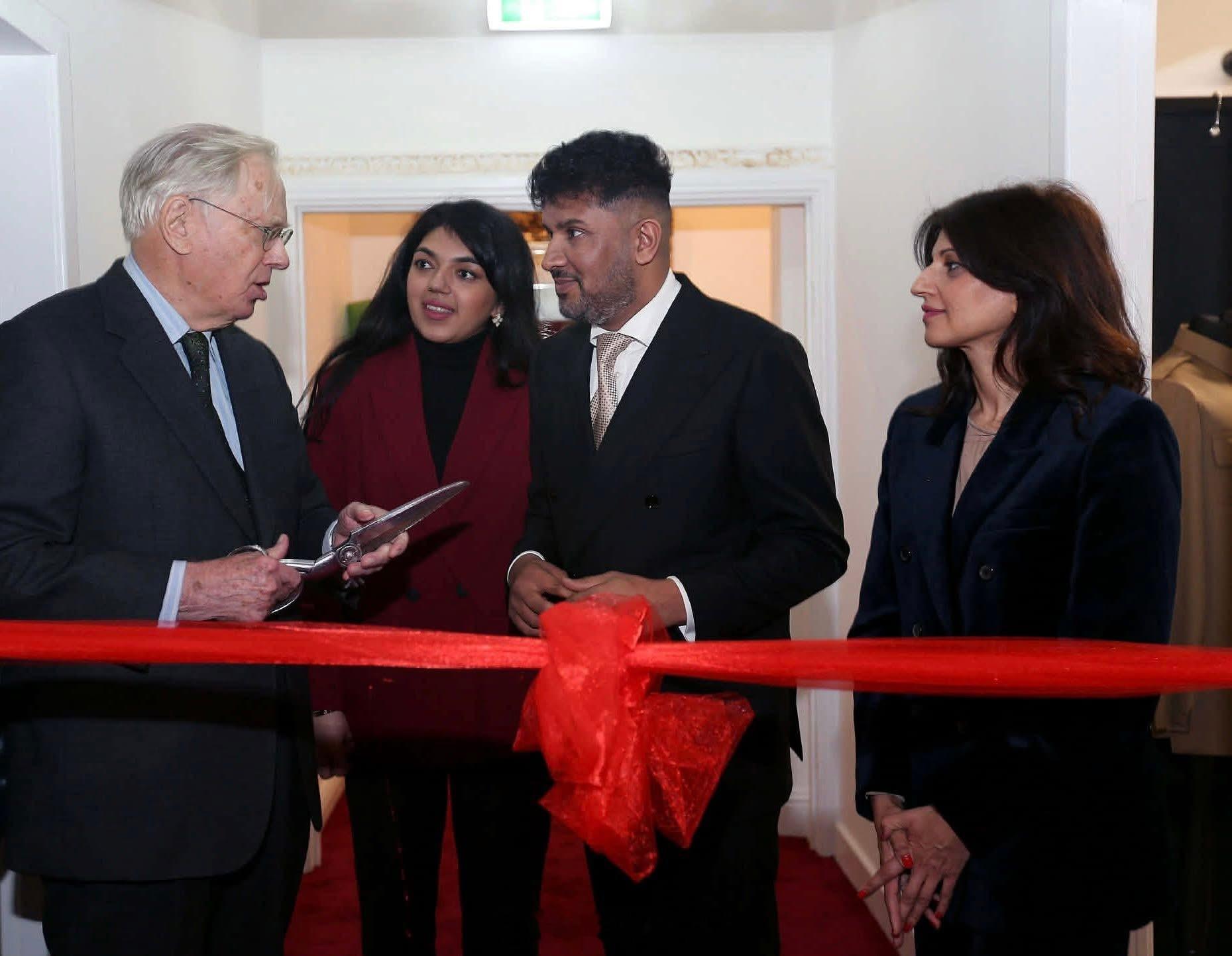 英国王室  2025年11月28日，格洛斯特公爵在布拉德福德为IK高级定制服饰学