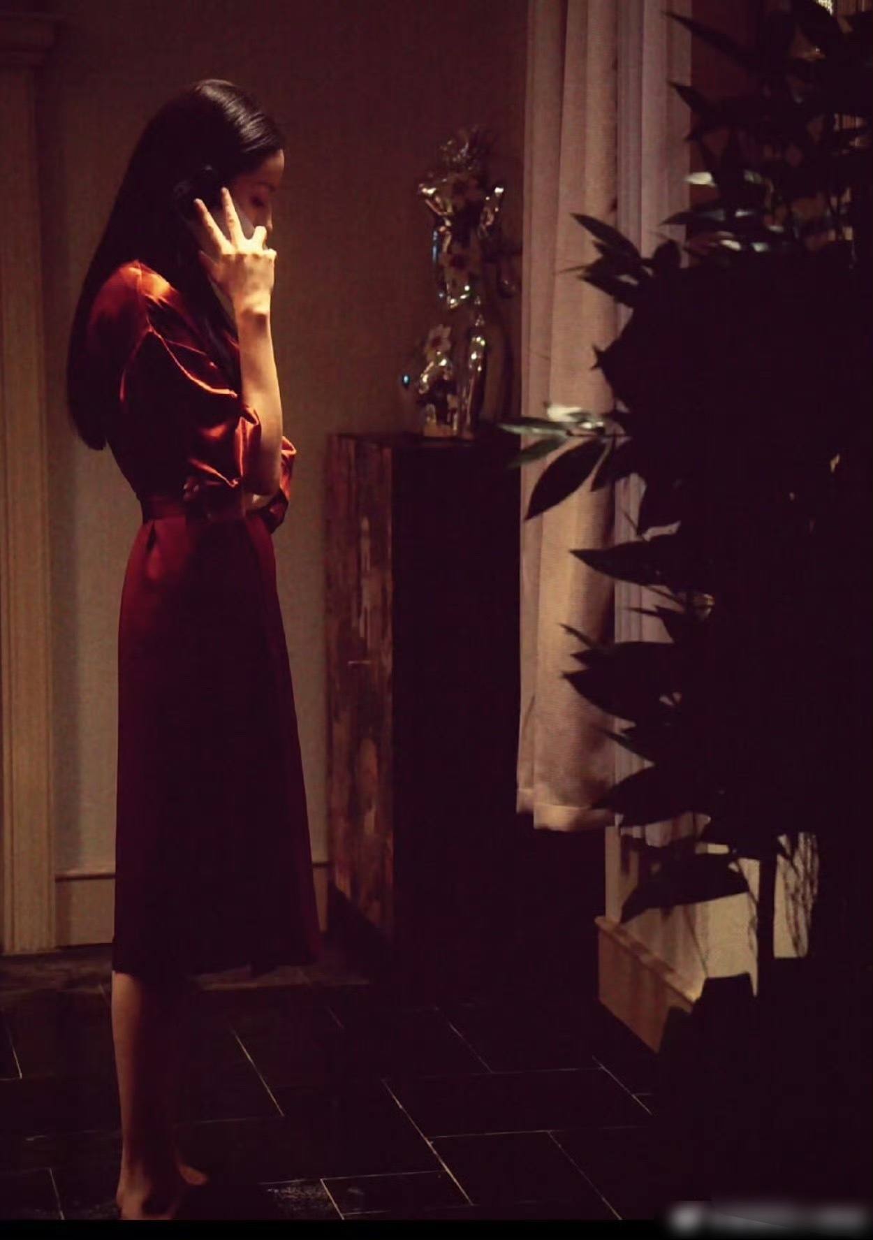 热巴甚至是平底鞋，这比例