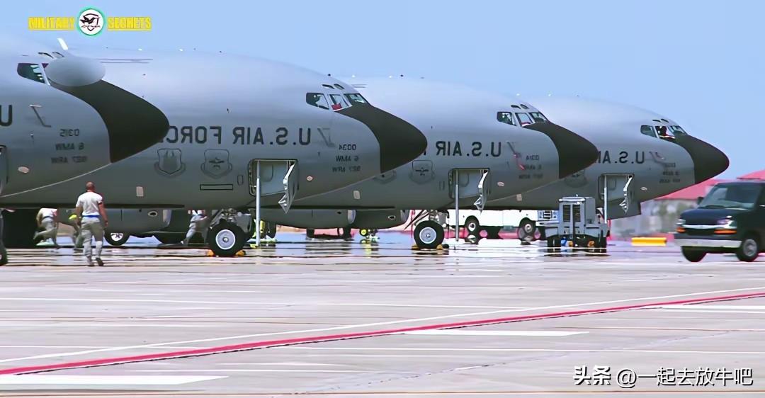 美军轰炸伊朗的两大功臣——加油机和B2隐形轰炸机。
美国拥有全世界最多的加油机，