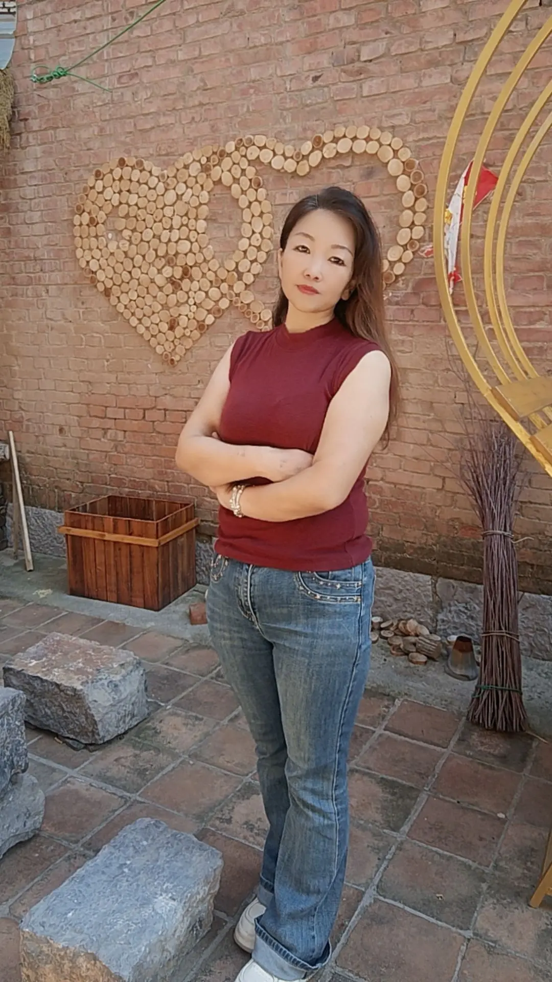 在无法重来的人生里，请尽量快乐，被爱当然很好，没有也没关系，别说，别问...