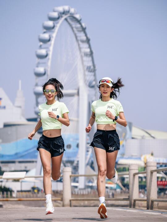 在青岛的海风中 跑成自由的风