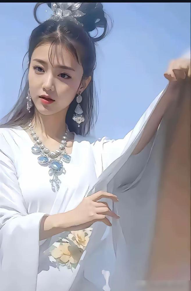 叫了40年风婆婆，今天才知道我们都被骗了。

她根本不是婆婆，是15岁的吕海玉。