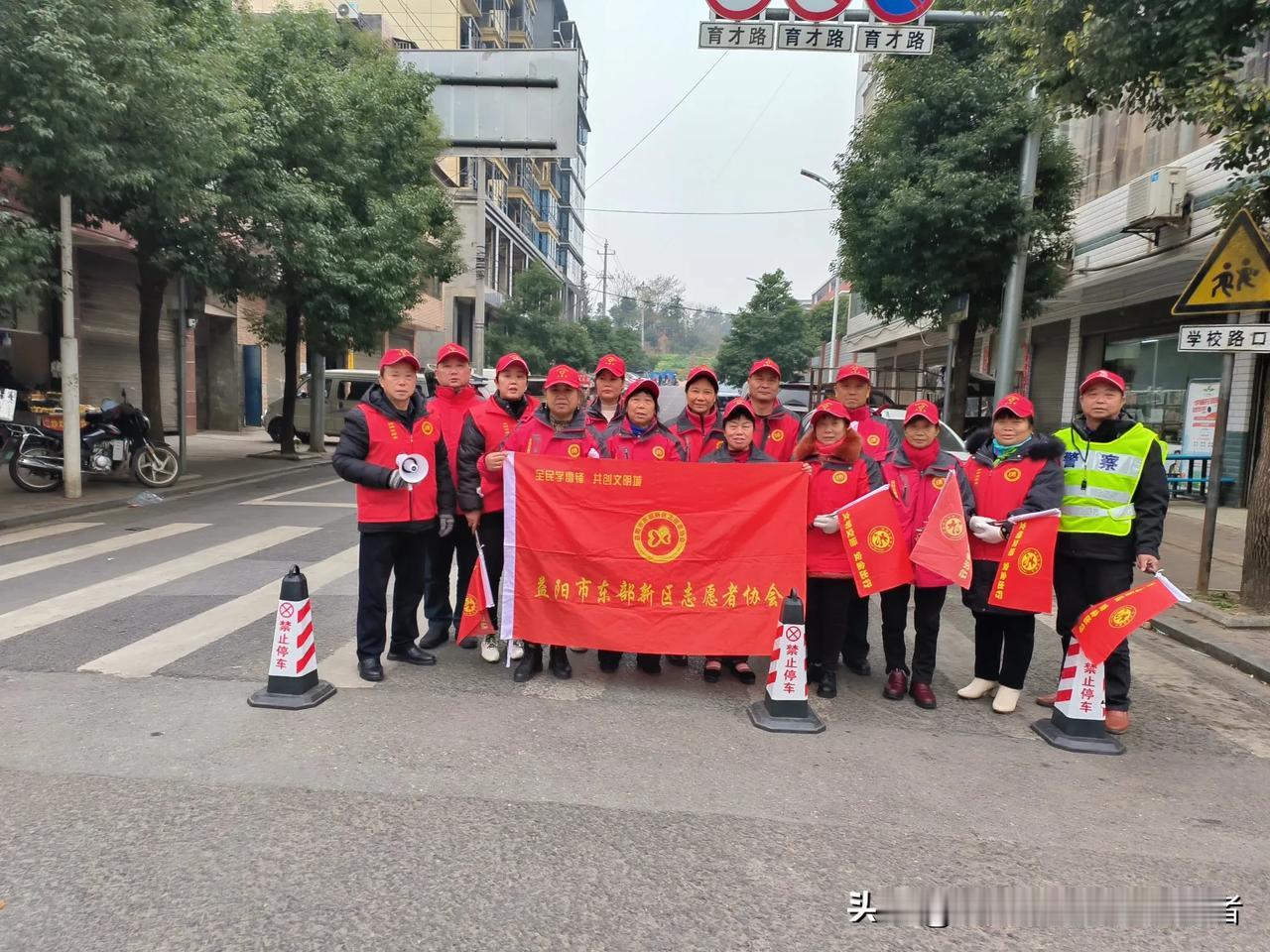 益阳市沧水铺镇：开展维护学生放学交通秩序志愿服务活动

        为进一步