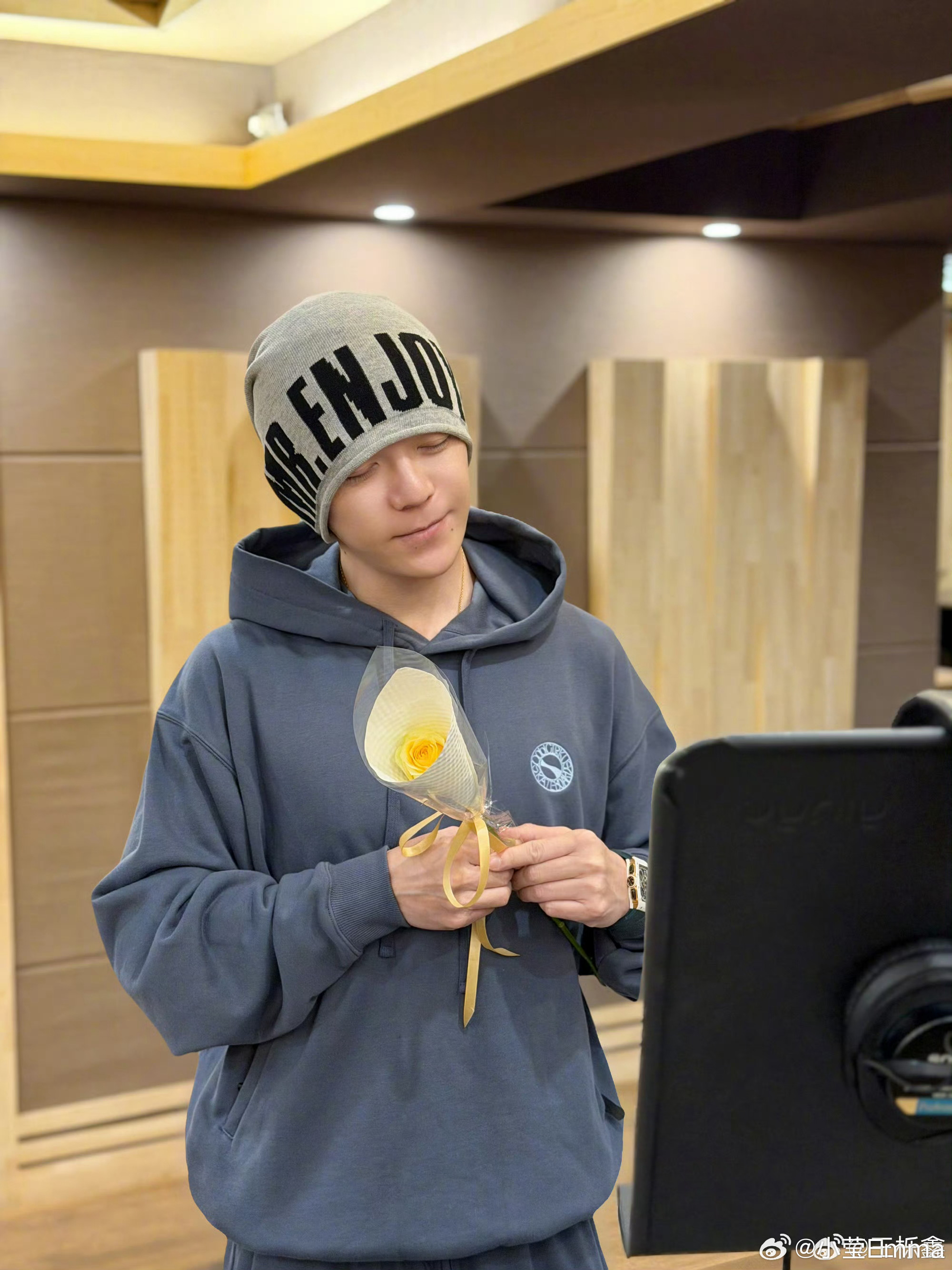 王栎鑫今年也有fafa好漂亮的花花和好帅的王栎鑫 