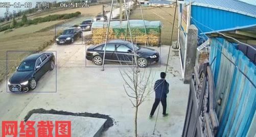 河南新乡有男子早上开奥迪上班。

只是驾驶途中男子突然看到不对的事情，原来一直有