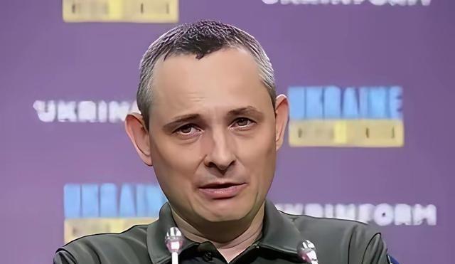 斯莫连科夫在多名美国特工的死命掩护下连夜出逃，彻底从俄罗斯土地上消失。很多人以为