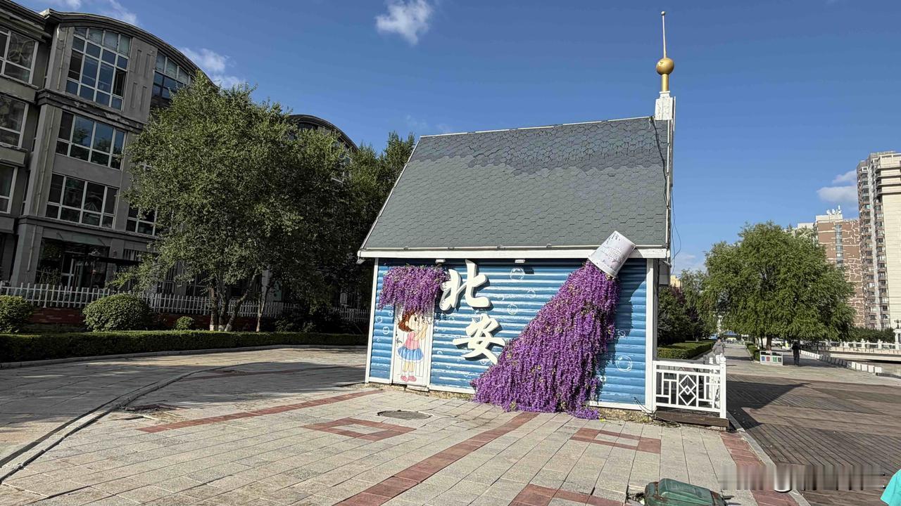 在北安市区的一家餐馆吃午饭时，邻桌的一位老太太与孙女和孙儿聊天。


那是大前天