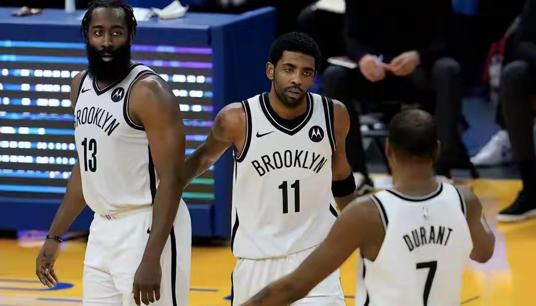 盘点9位NBA球星与球队的“对赌协议”：
1. 卡佩拉：与火箭签下5年9000万
