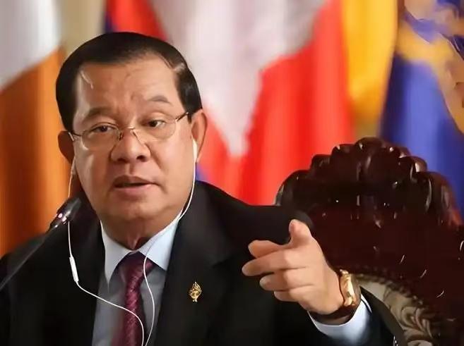 洪森又出来辟谣了，他指出柬埔寨并没有不让滞留边境的泰国公民回国，而是让他们赶到金