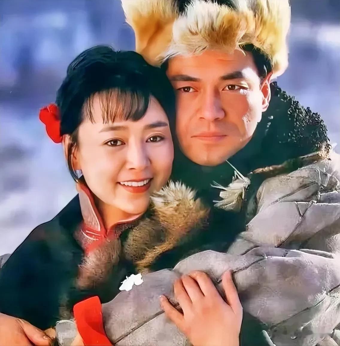 这两位演员你眼熟吗？看起来两人好温馨。男俊女美。女士可是获得多次大奖的明星，男士