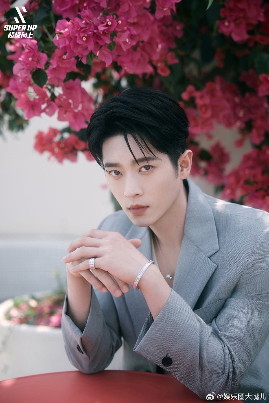 丞磊 大大方方清清爽爽的 丞磊这组图看着就舒服，没有刻意的pose，没有多余的表