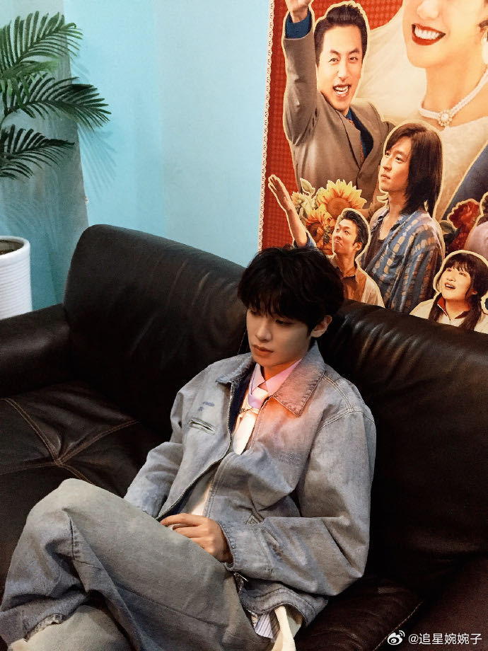 马思纯白客给黄明昊唱偶练主题曲马思纯白客给黄明昊唱eiei 黄明昊一路从偶练走到