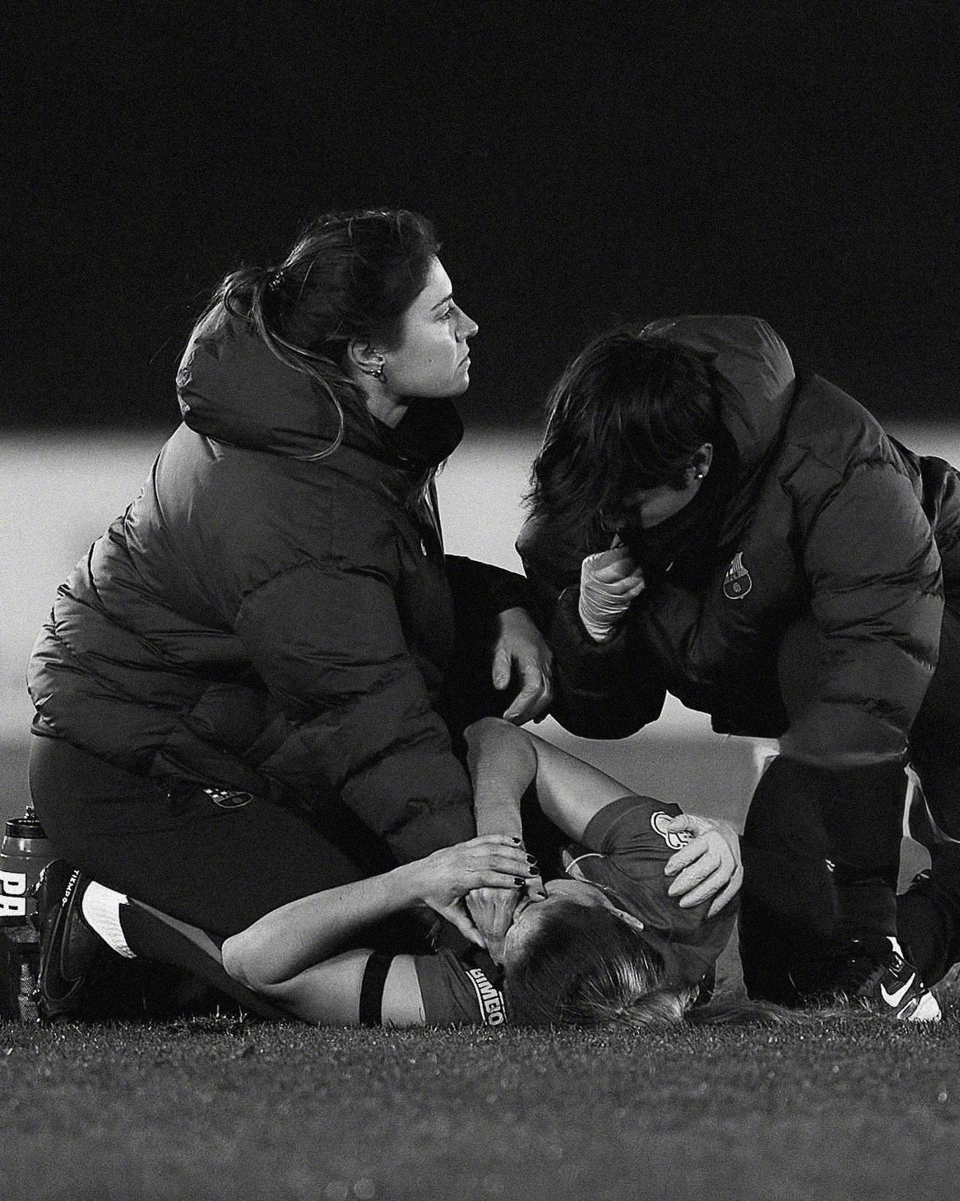 红蓝倩影 这是拉娅想要说的话…💬“我无言以对…我的伤病确诊了。得知我将长时间远