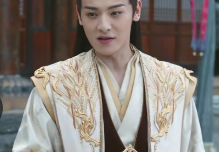 萧若风护她时连血都顾不上擦，嘴上还骂她莽撞。
李心月翻个白眼，直接问：“你琅琊王