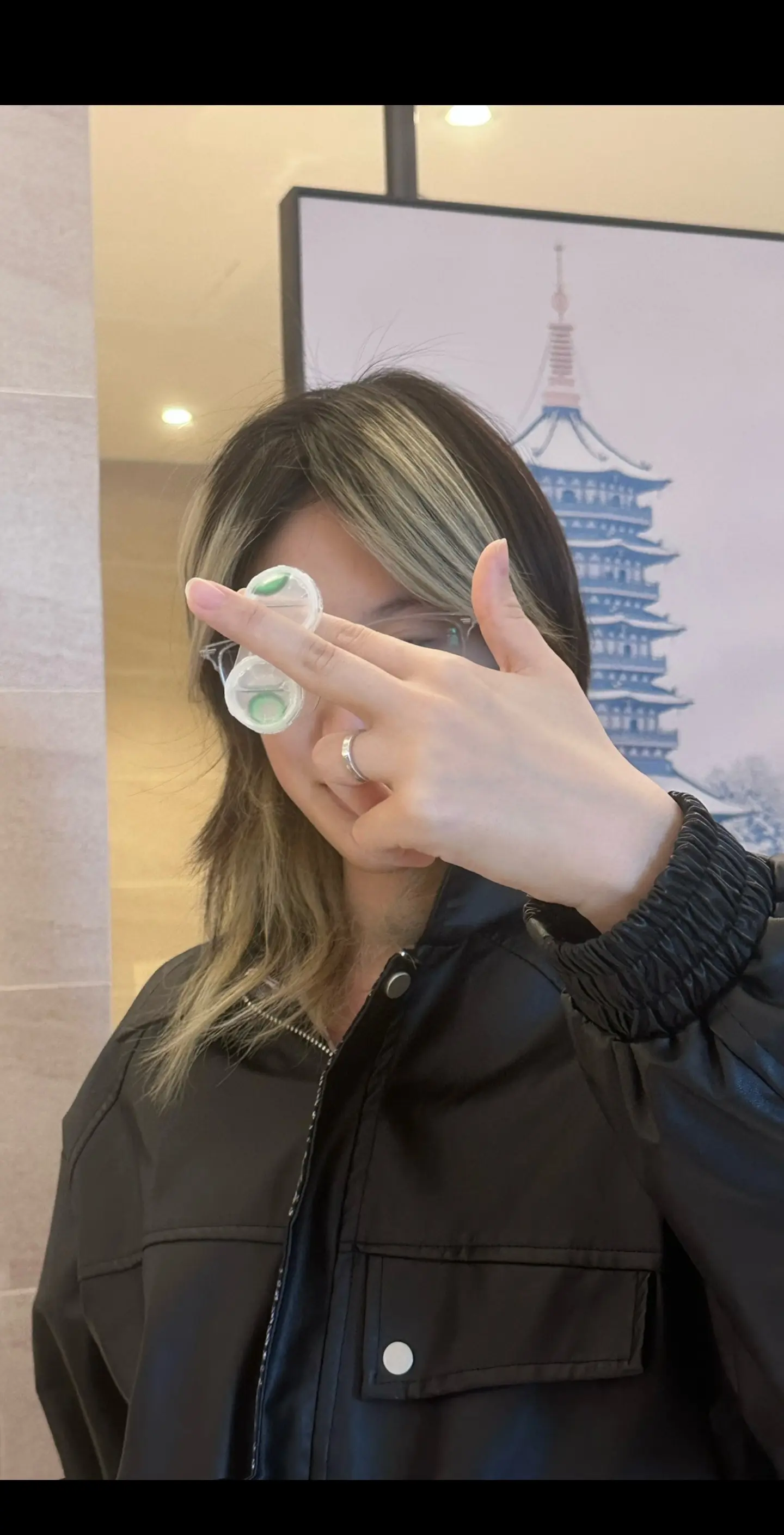 朕要开始化妆了。