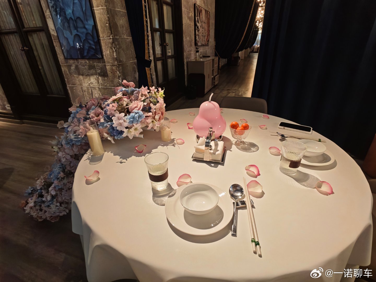 准备吃一顿漂亮饭 但是我觉得还是路边苍蝇馆子适合我 一进来都感觉人都变得有素质了