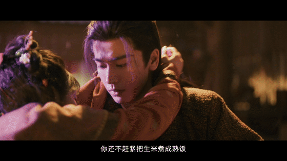 拍出这段醉酒暧昧的是天才逐玉 醉酒后的暧昧拉扯太绝了！克制又心动，温柔又滚烫，每