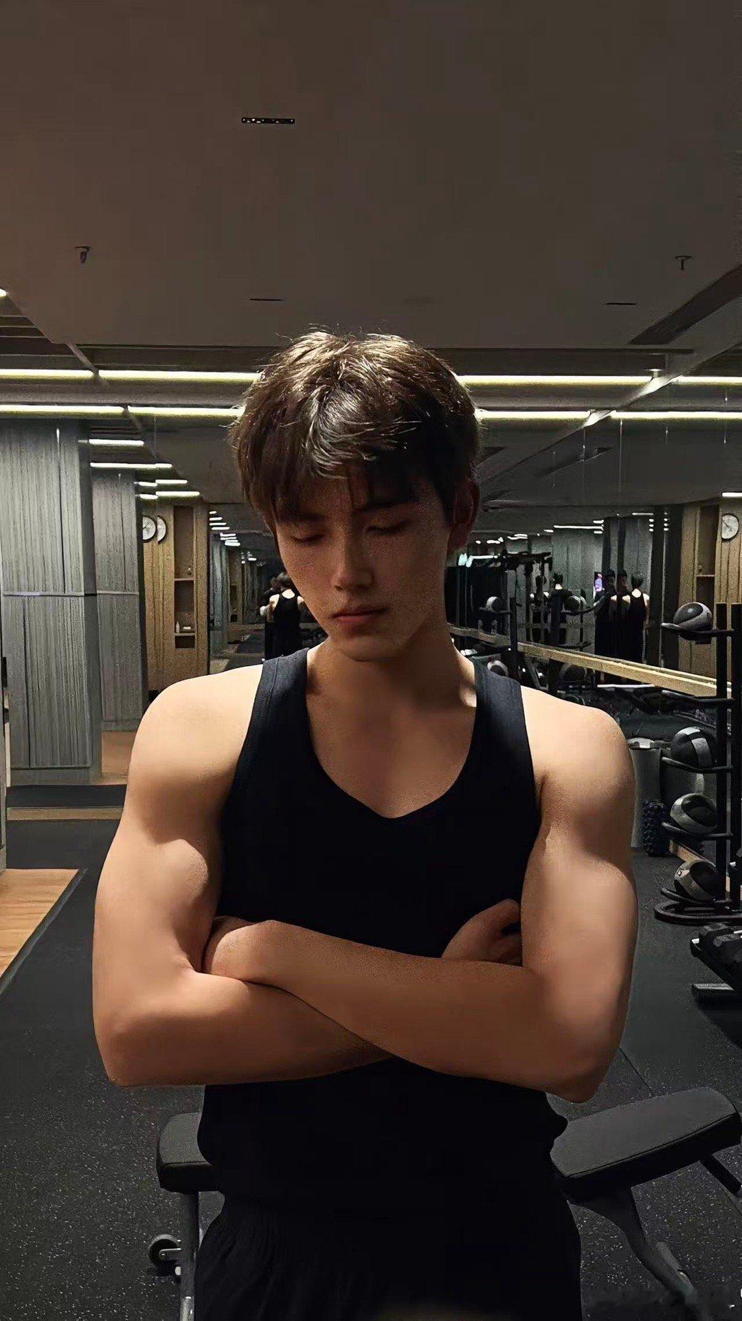 陈飞宇已进入最佳赏味期 陈飞宇你是懂长的！从李峋到最佳赏味期，一路帅到我心坎里，