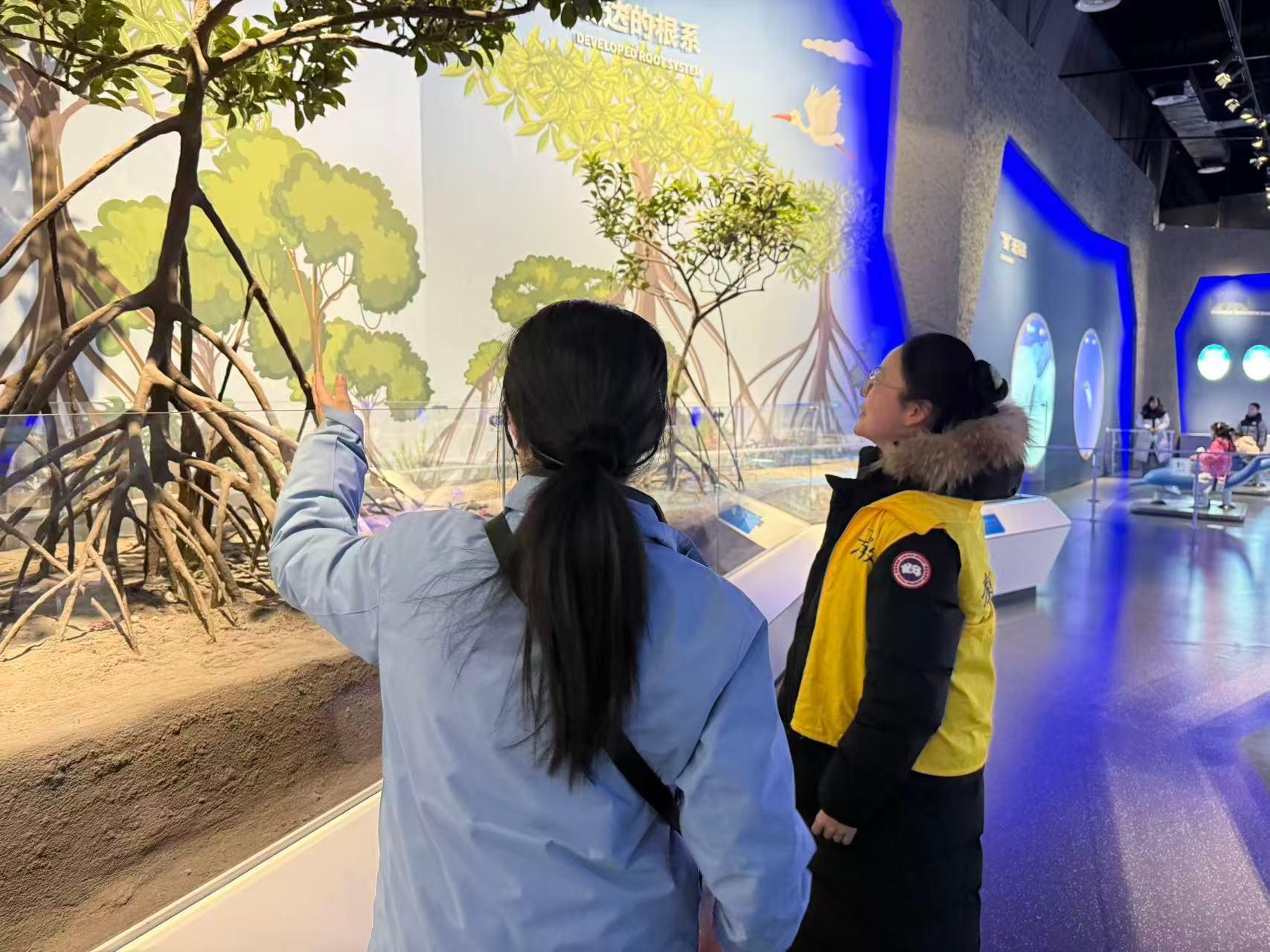 秦岭笑谈 【探秘科技馆启智，科普润心育新知】为响应国家加强青少年科学教育的号召，