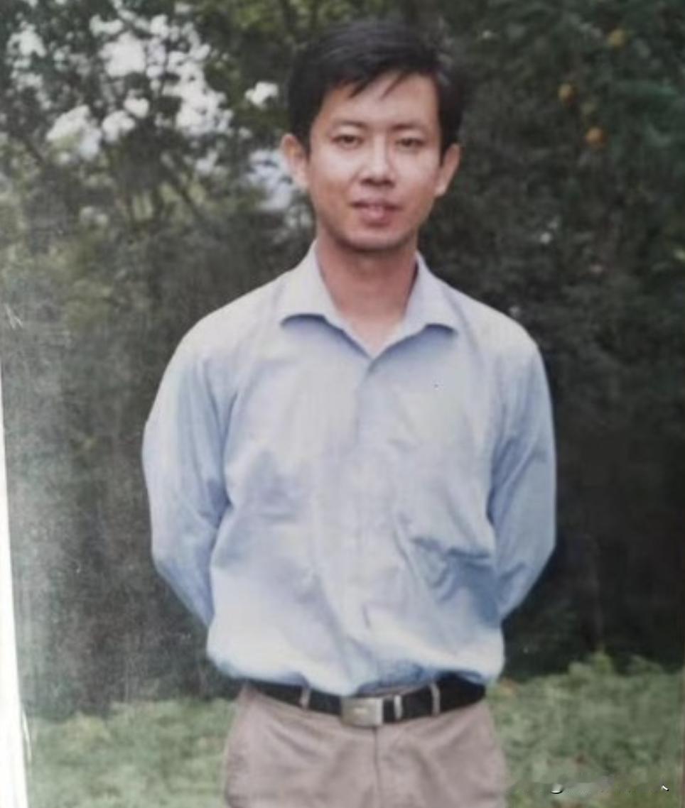 “我宁死也不道歉！”在乡镇执教19年优秀教师，在亲吻自己儿女后，来到长江大桥纵身
