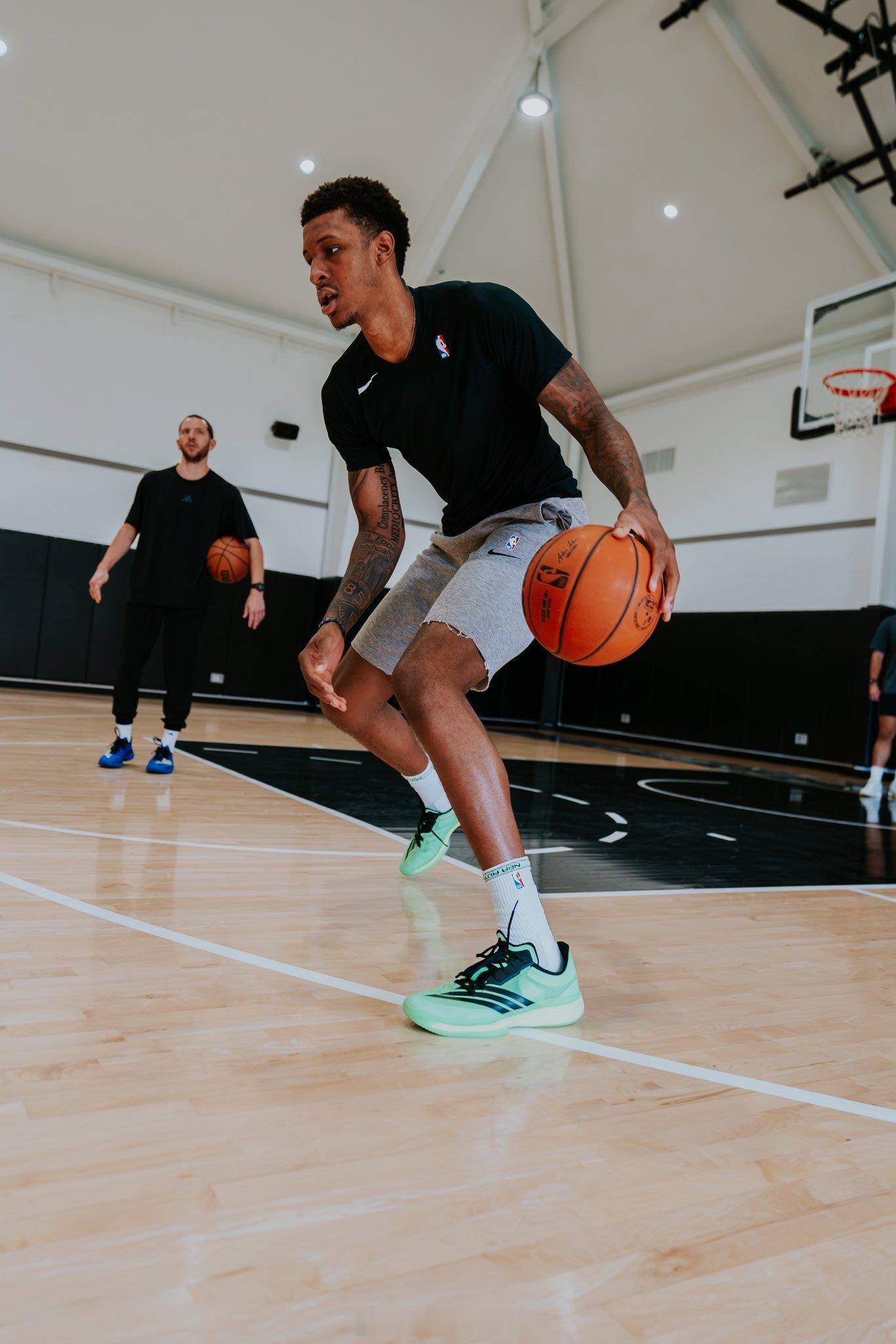 小贾继续跟训练师Aaron Miller 训练小贾巴里史密斯休斯顿火箭NBA吐槽