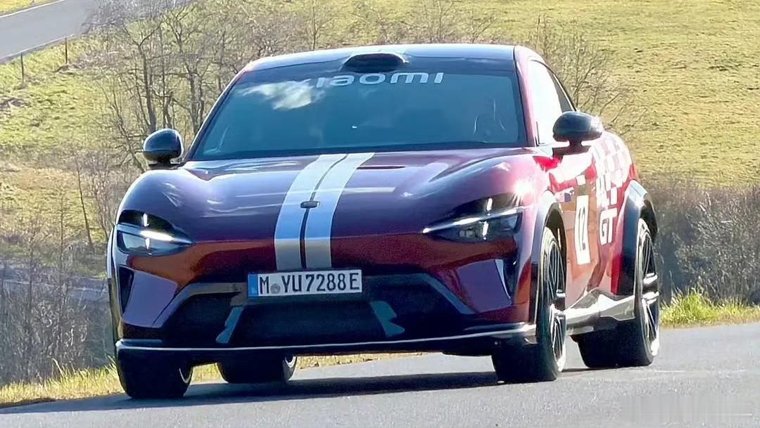 小米YU7GT纽北测试图再曝看车牌号：M·YU7288E