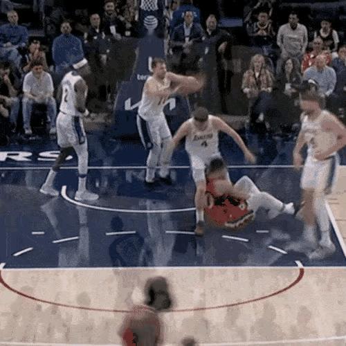 据快船记者Justin Russo透露，快船将在明日对祖巴茨的伤势进行重新评估，