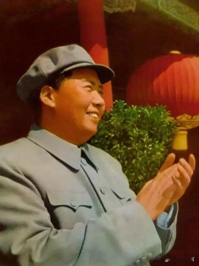 《七律•长征》
1935年10月
红军不怕远征难，万水千山只等闲。五岭逶迤腾细浪