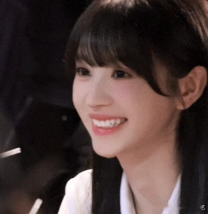 田曦薇好像草莓小蛋糕 田曦薇好像草莓小蛋糕，简直就是香香软软又甜甜的呀，感觉会一