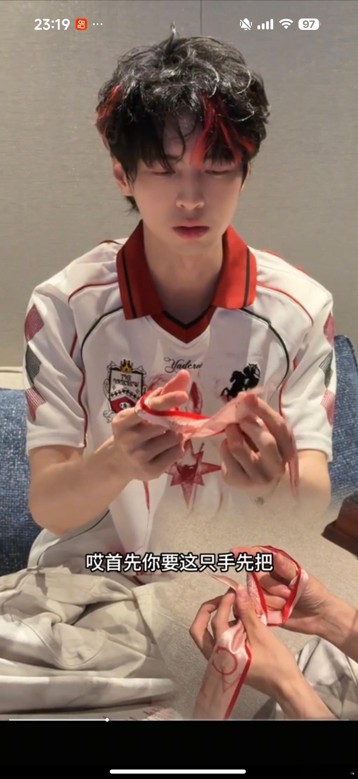 我觉得这个教程他要学好长时间，看起来对他来说比跳舞难学嘎嘎嘎 ​​​