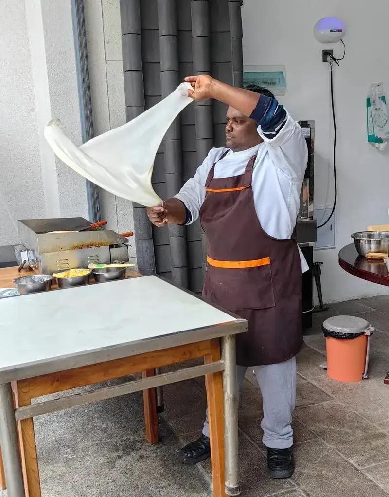 上海那家印度飞饼店，黄了。
听说开业即倒闭，一天都没撑过去。我都能想象到那个印度