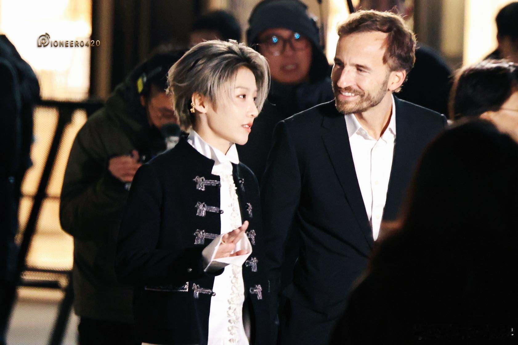 被双向奔赴狠狠打动！刘雨昕给粉丝送姜茶 北京线下活动高清怼脸颜值抗打，昕蓝海刷屏