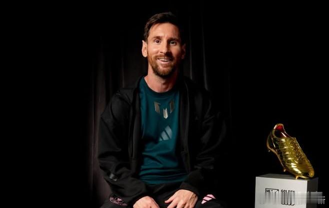 外媒：梅西在纽维尔的第一件球衣将被拍卖，可能达数百万美元据《贝因体育》报道，梅西