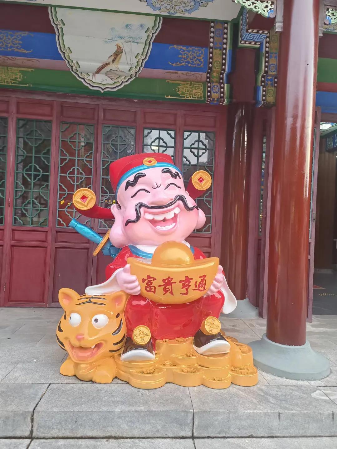 看到唐尚珺贷款一万六上学，我觉得心酸酸的，因为一万六对于我来说微不足道，还说要贷