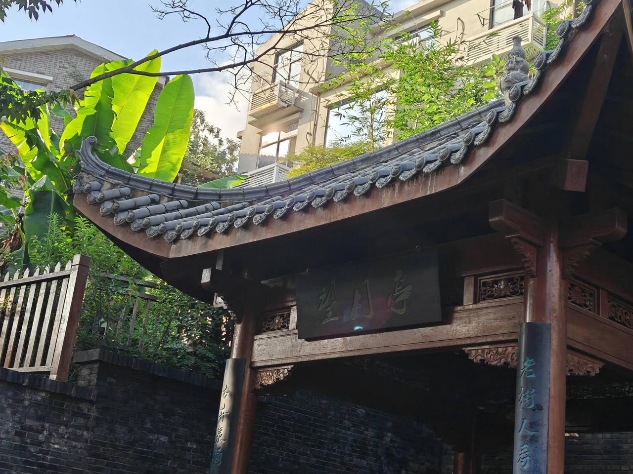 白沙夜街：溁湾古街焕新，百年风物藏烟火

岳麓溁湾古街，如今全新升级为白沙夜街。