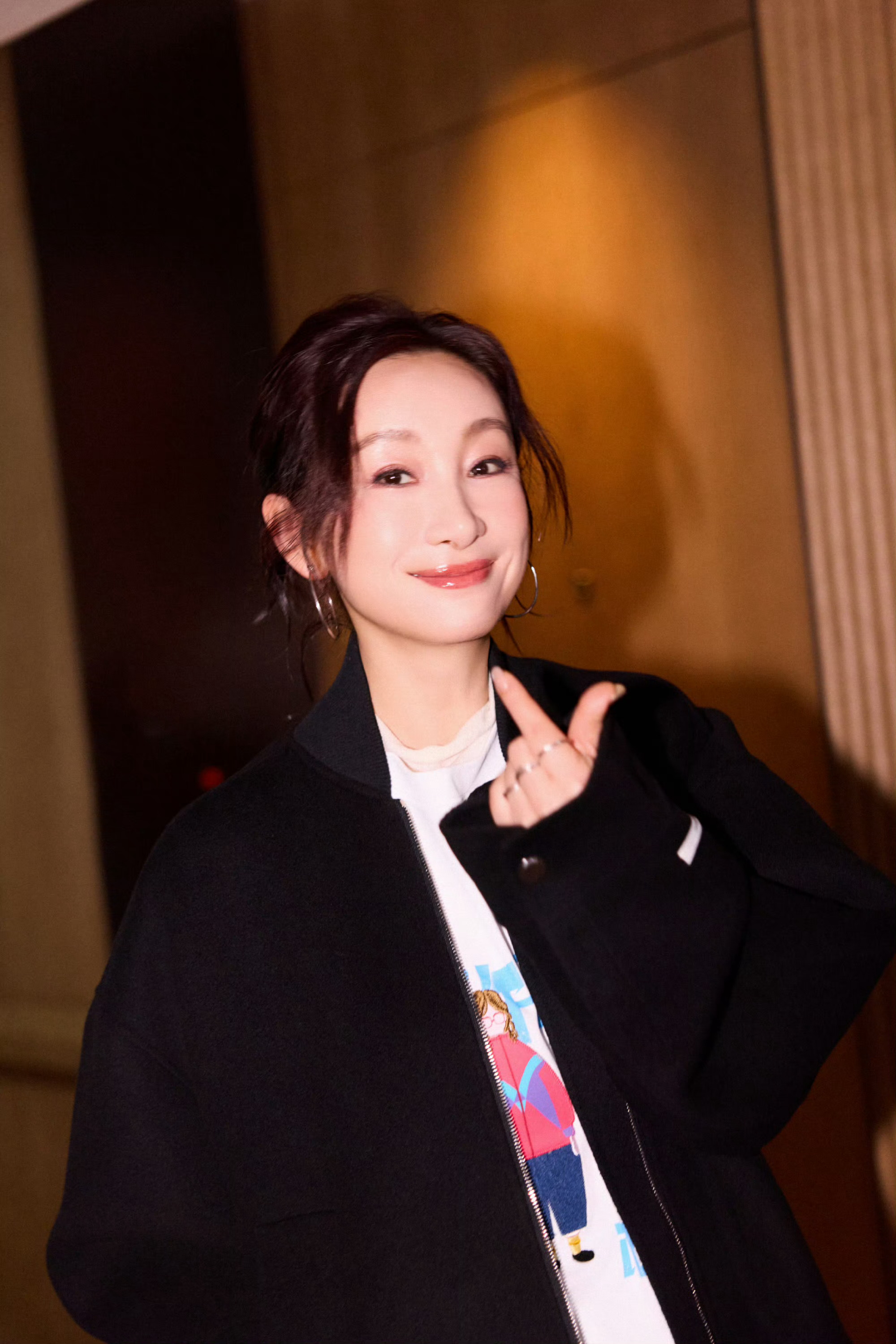 秦海璐听取妈声一片秦海璐高校观影现场也太好笑了！因为新片饰演妈妈胡春蓉，被全场学