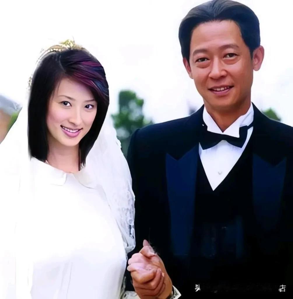 2008年，42岁情圣王志文迎娶34岁亿万富婆，13年后成这样。
