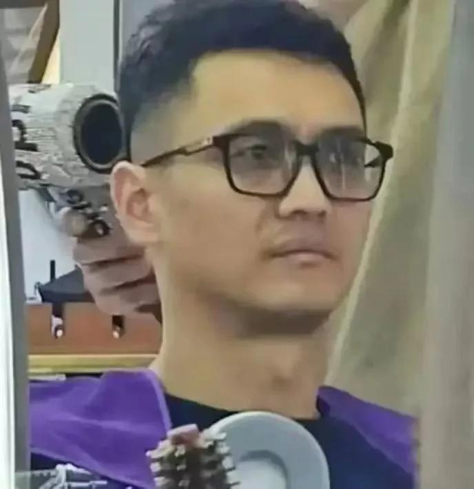 宋喆的黑眼圈为什么那么久了还一直存在，让人不免联想到她和马蓉之间的私密关系到底存