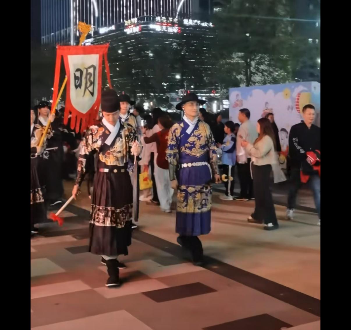 在人民，公民，居民，平民，群众、百姓这些称呼之中你到底是哪一类？
他们之间到底该