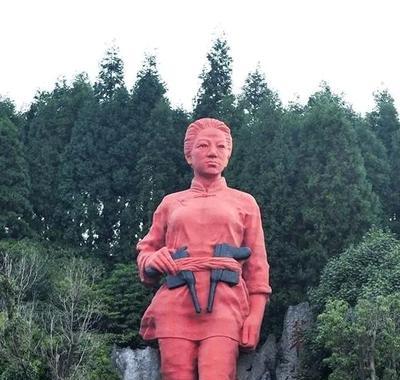 1941年，21岁的女战士莫林被俘，眼看就要被活埋。

1941年的苏中平原，寒