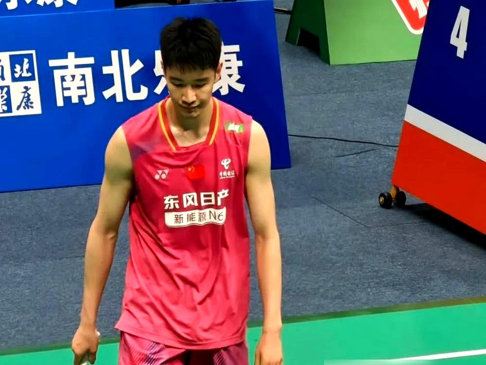 国羽男单又爆冷了！
 

李诗沣在家门口宁波，亚锦赛首轮就出局了。对手是印度一个